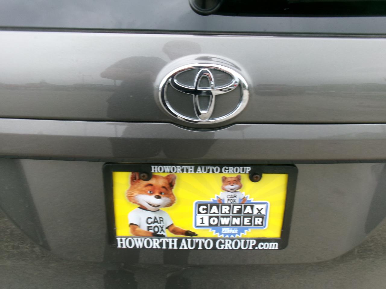 Toyota Sienna LE - 7 Passenger 2004