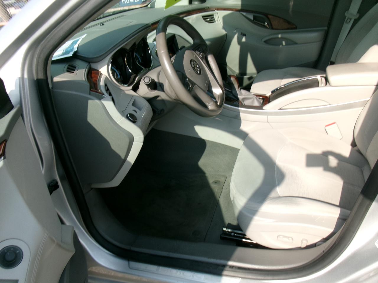 Buick LaCrosse CX 2010
