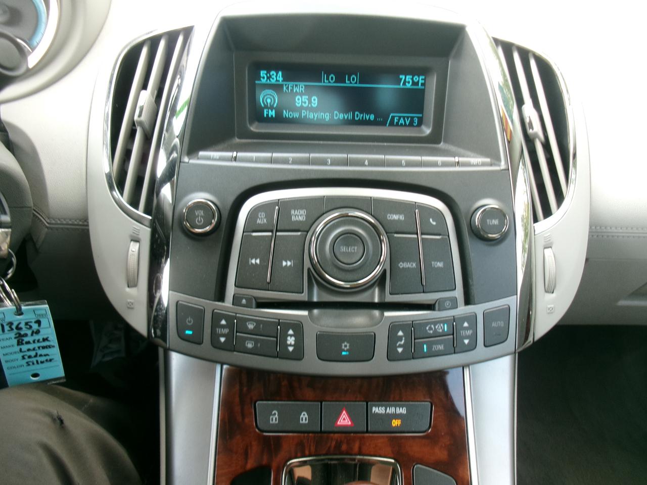 Buick LaCrosse CX 2010