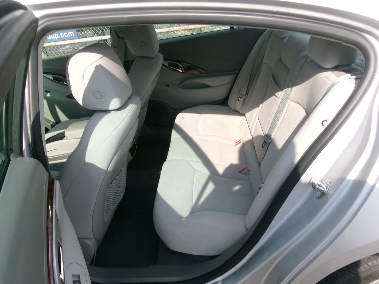 Buick LaCrosse CX 2010