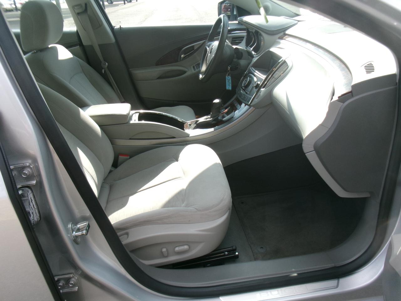 Buick LaCrosse CX 2010