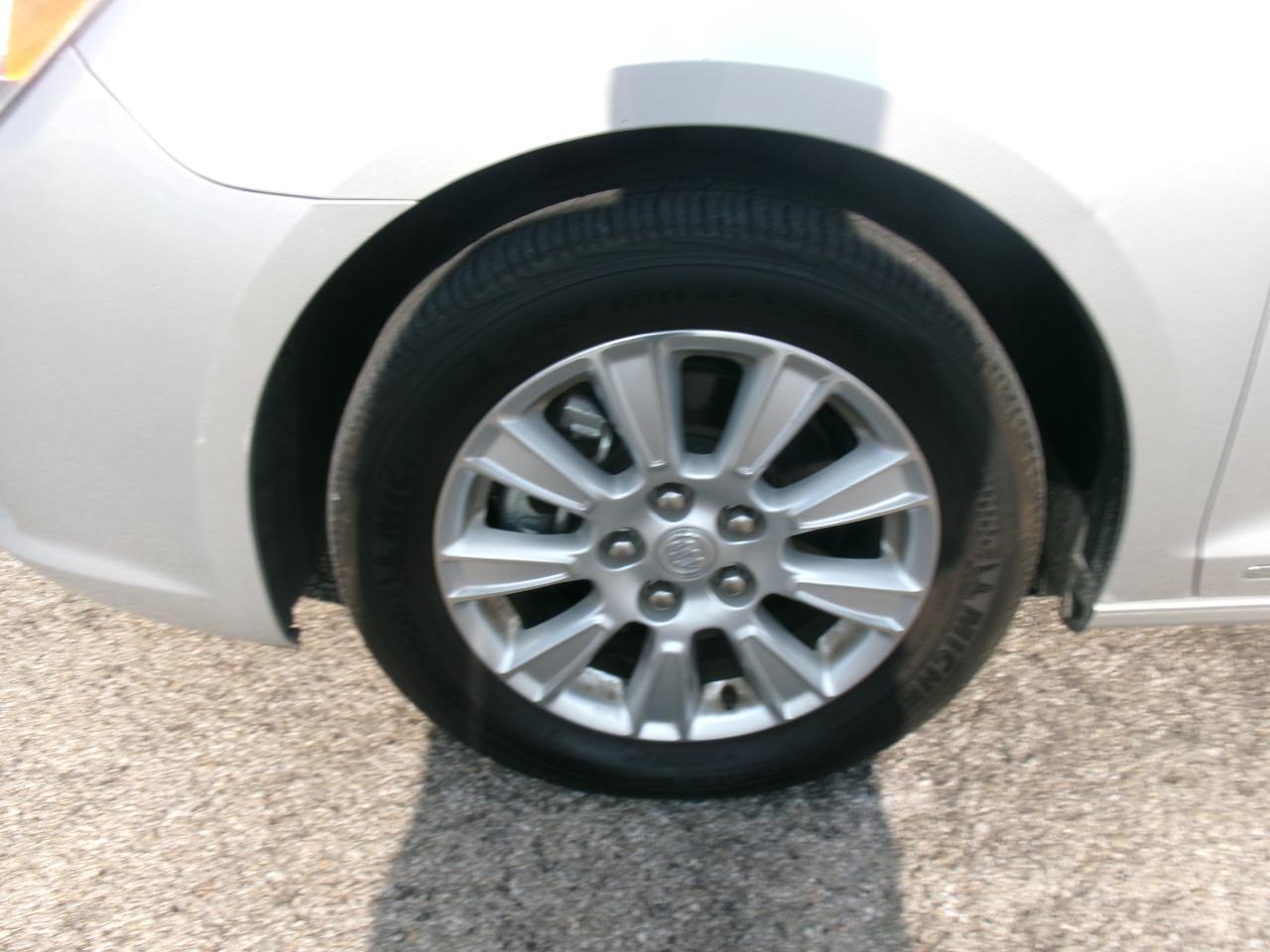Buick LaCrosse CX 2010