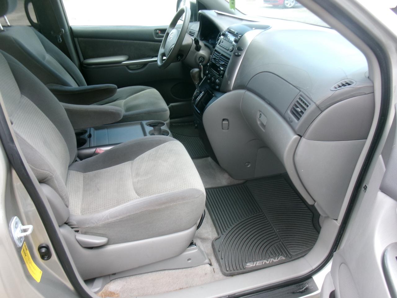 Toyota Sienna  2008