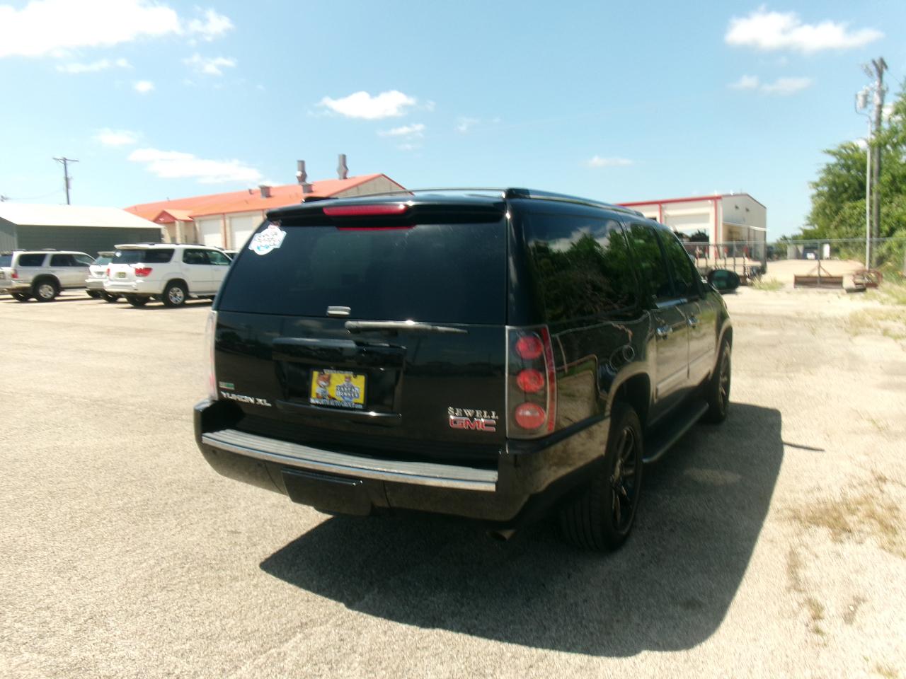 GMC Yukon Denali XL AWD 2010