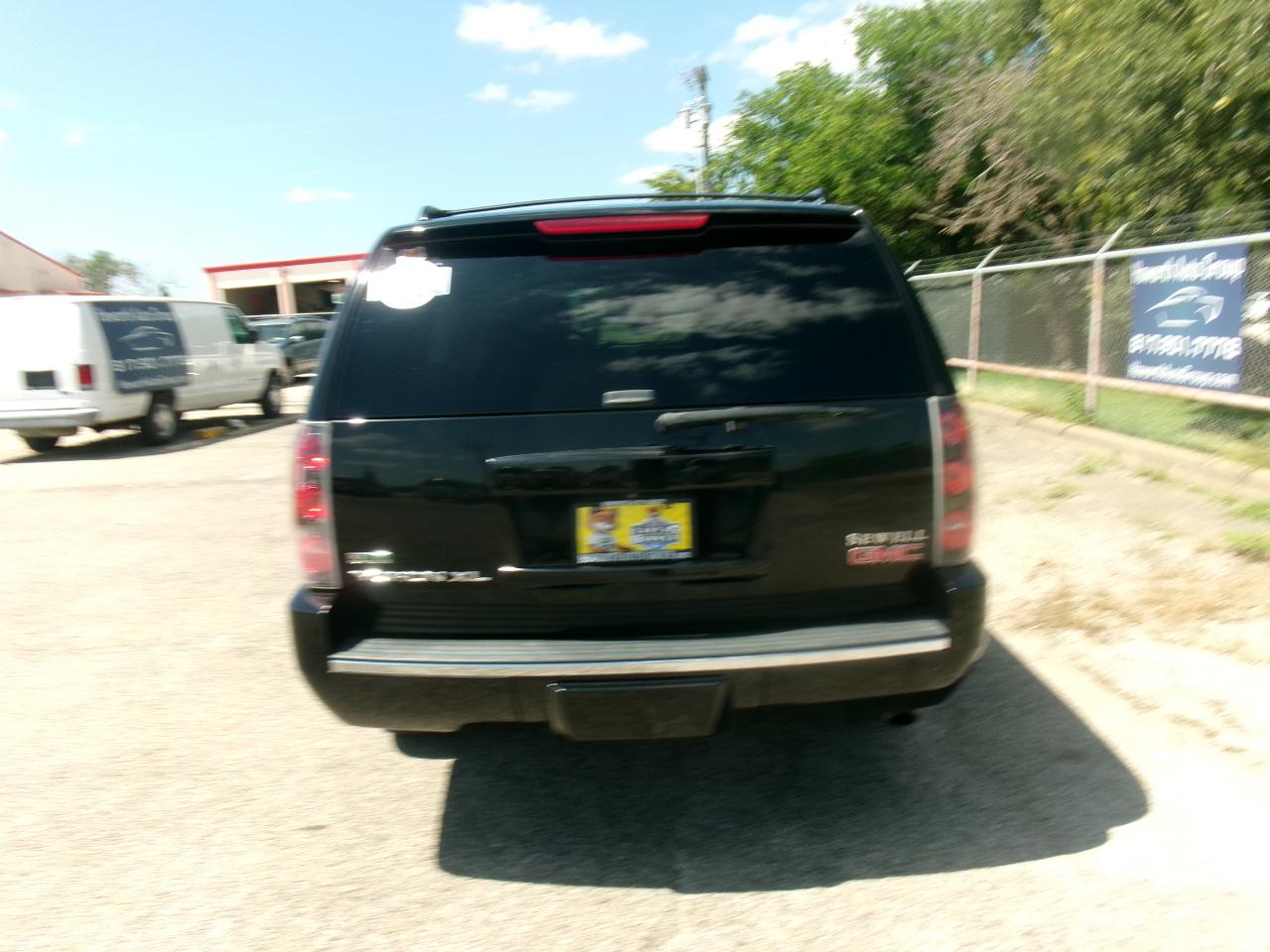 GMC Yukon Denali XL AWD 2010