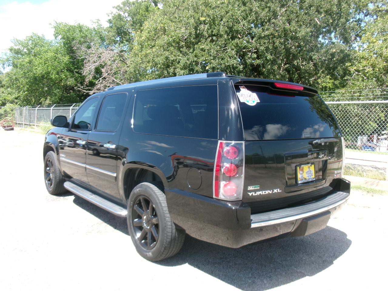 GMC Yukon Denali XL AWD 2010