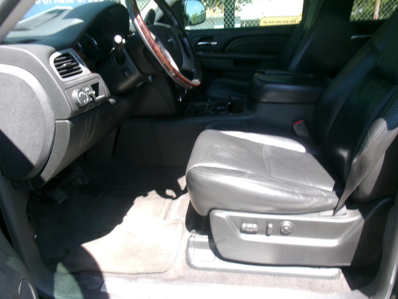 GMC Yukon Denali XL AWD 2010