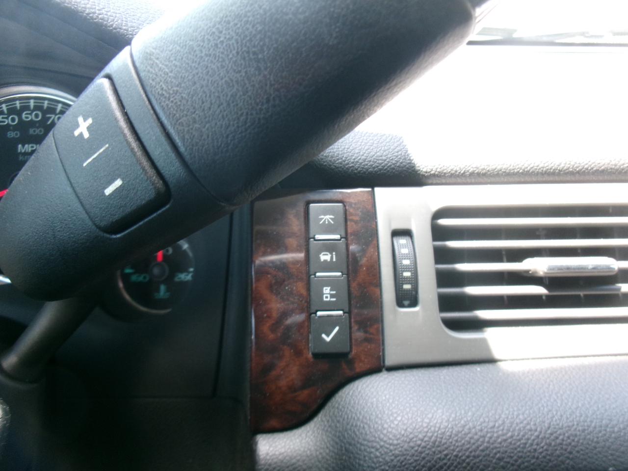 GMC Yukon Denali XL AWD 2010