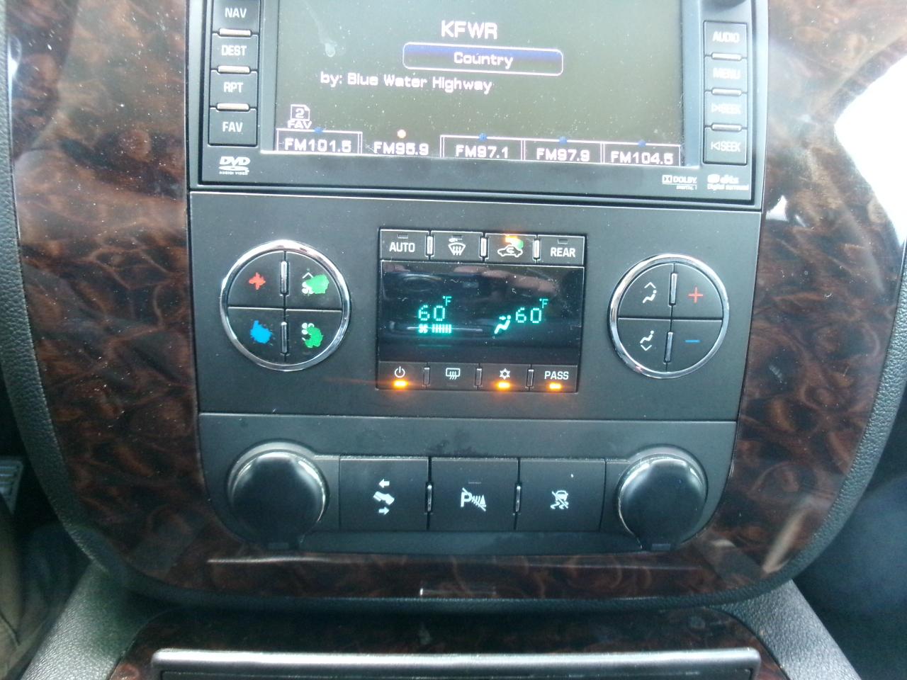 GMC Yukon Denali XL AWD 2010