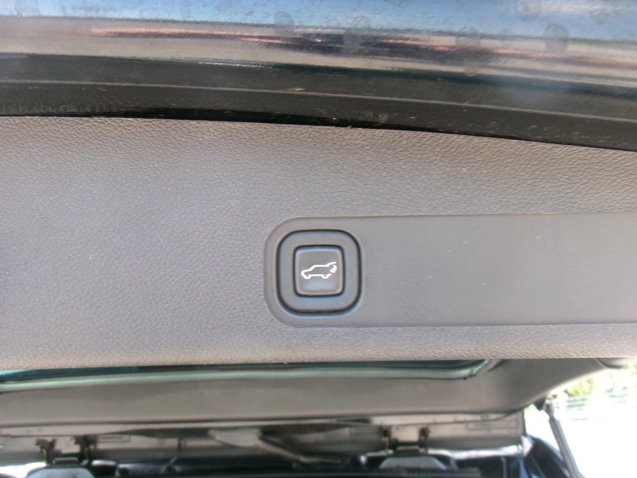 GMC Yukon Denali XL AWD 2010