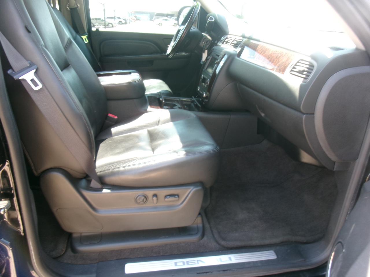 GMC Yukon Denali XL AWD 2010