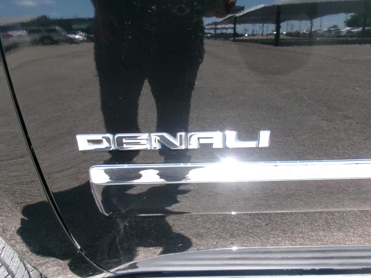 GMC Yukon Denali XL AWD 2010
