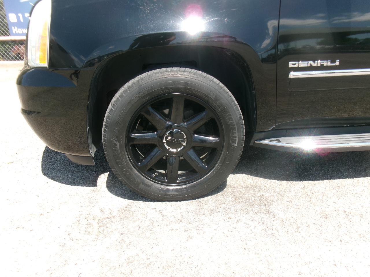 GMC Yukon Denali XL AWD 2010