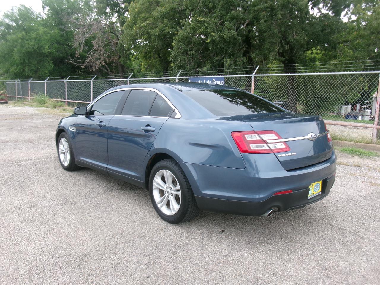 Ford Taurus SE FWD 2018