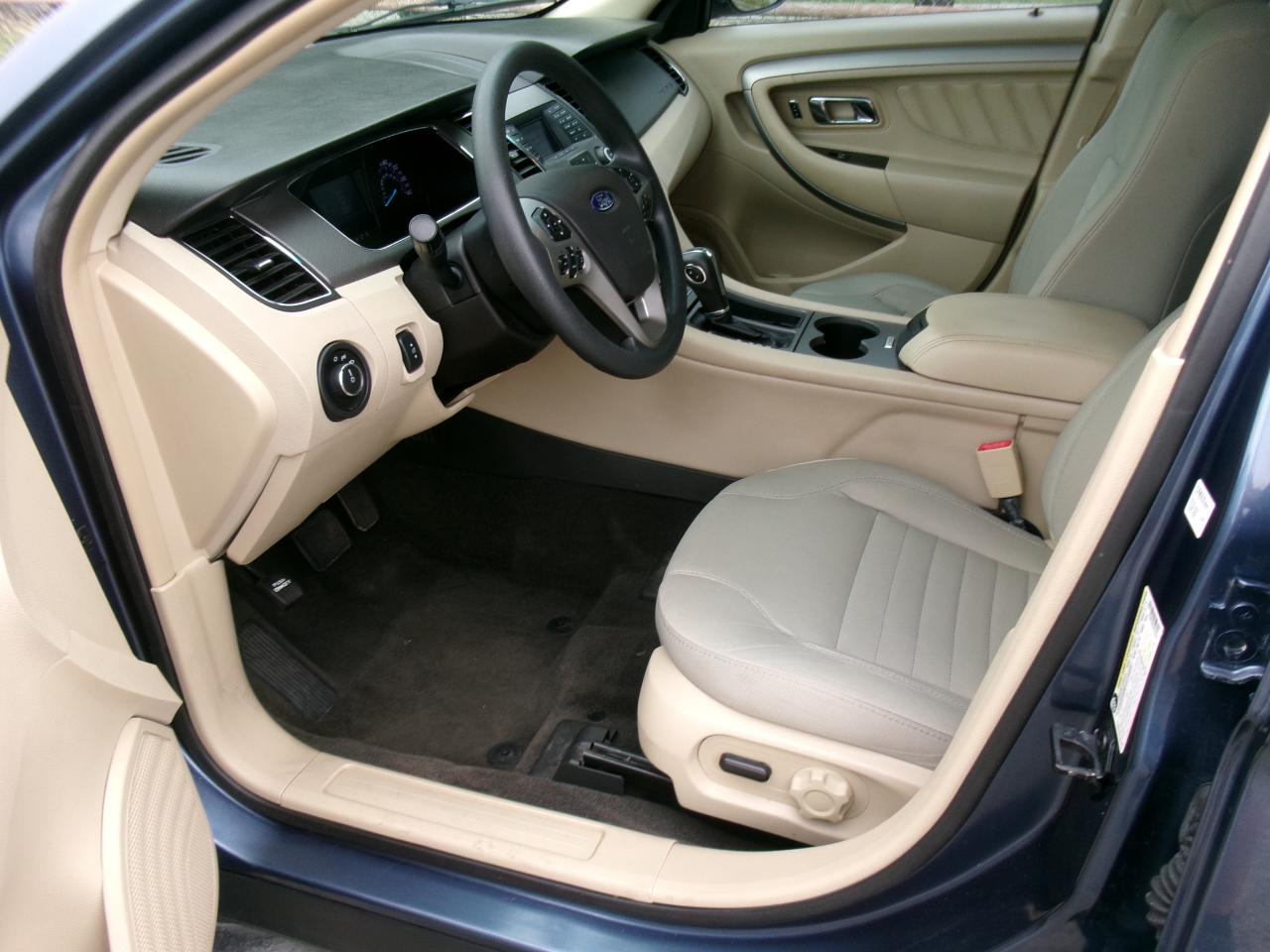 Ford Taurus SE FWD 2018