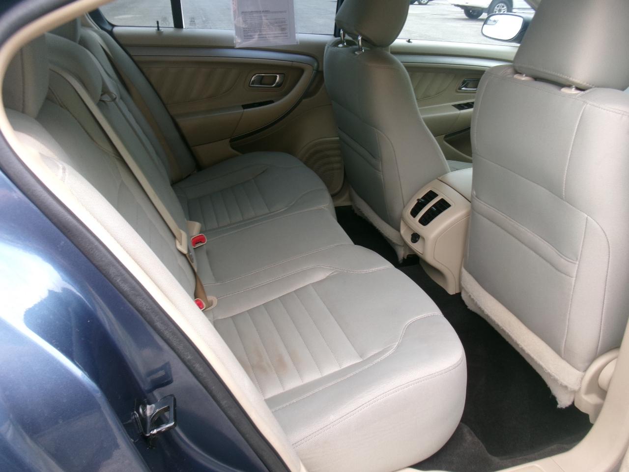 Ford Taurus SE FWD 2018