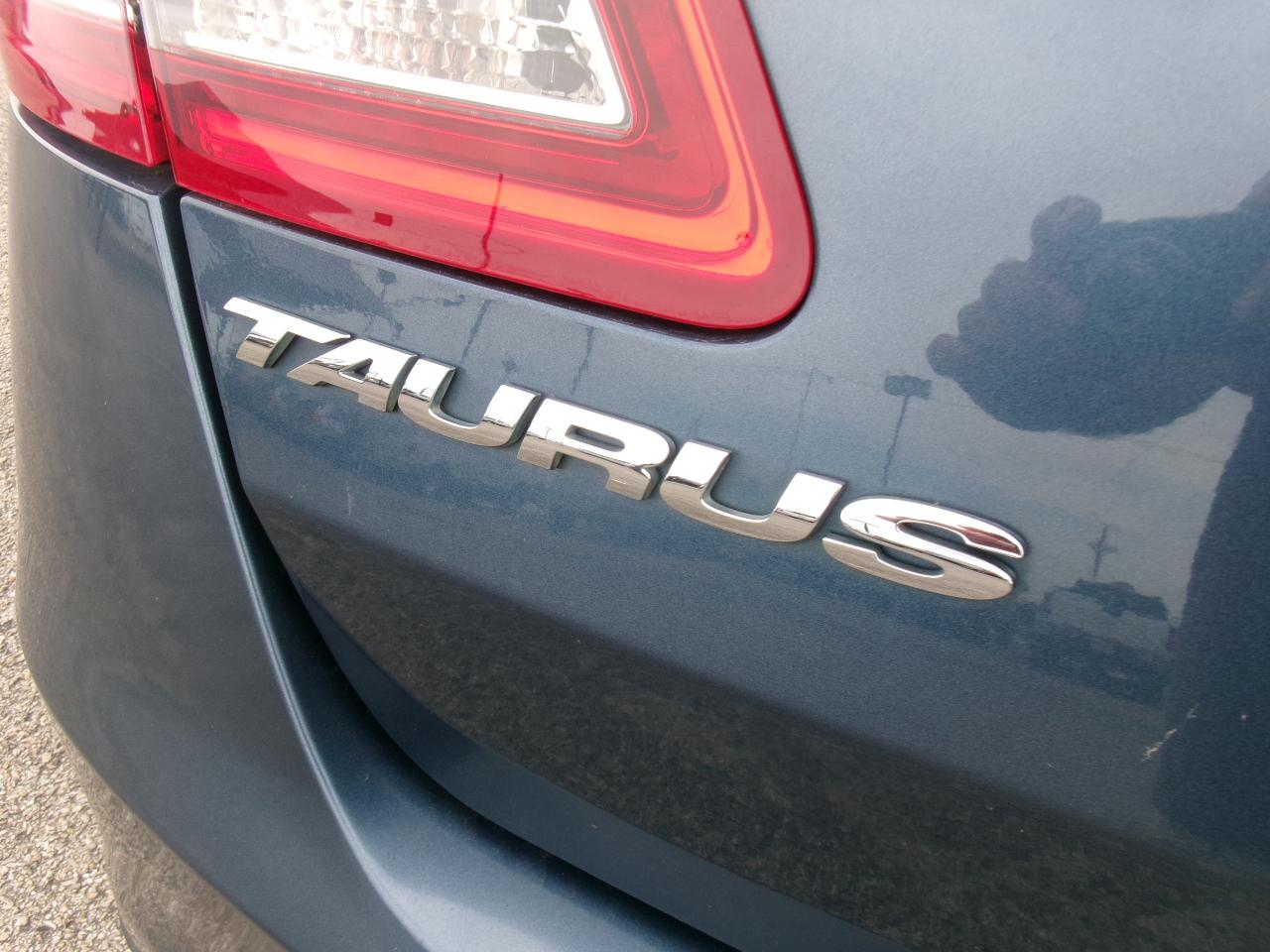 Ford Taurus SE FWD 2018