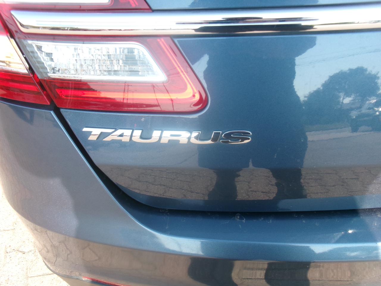Ford Taurus SE FWD 2018