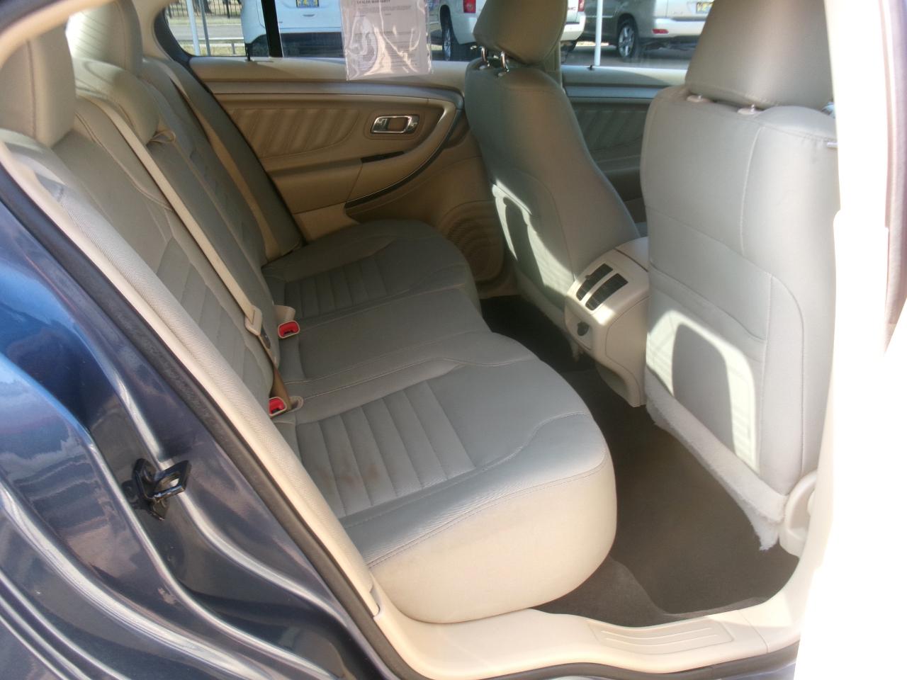 Ford Taurus SE FWD 2018