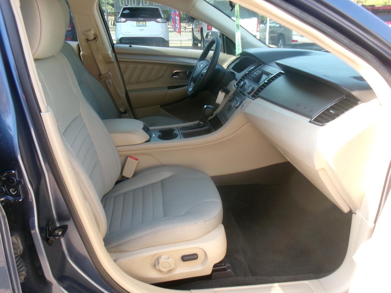 Ford Taurus SE FWD 2018