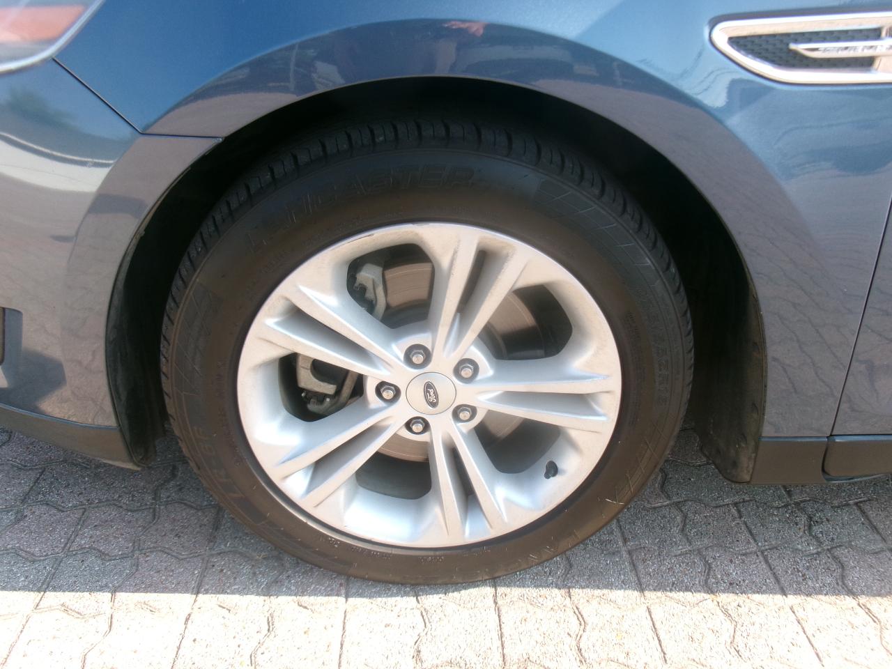 Ford Taurus SE FWD 2018