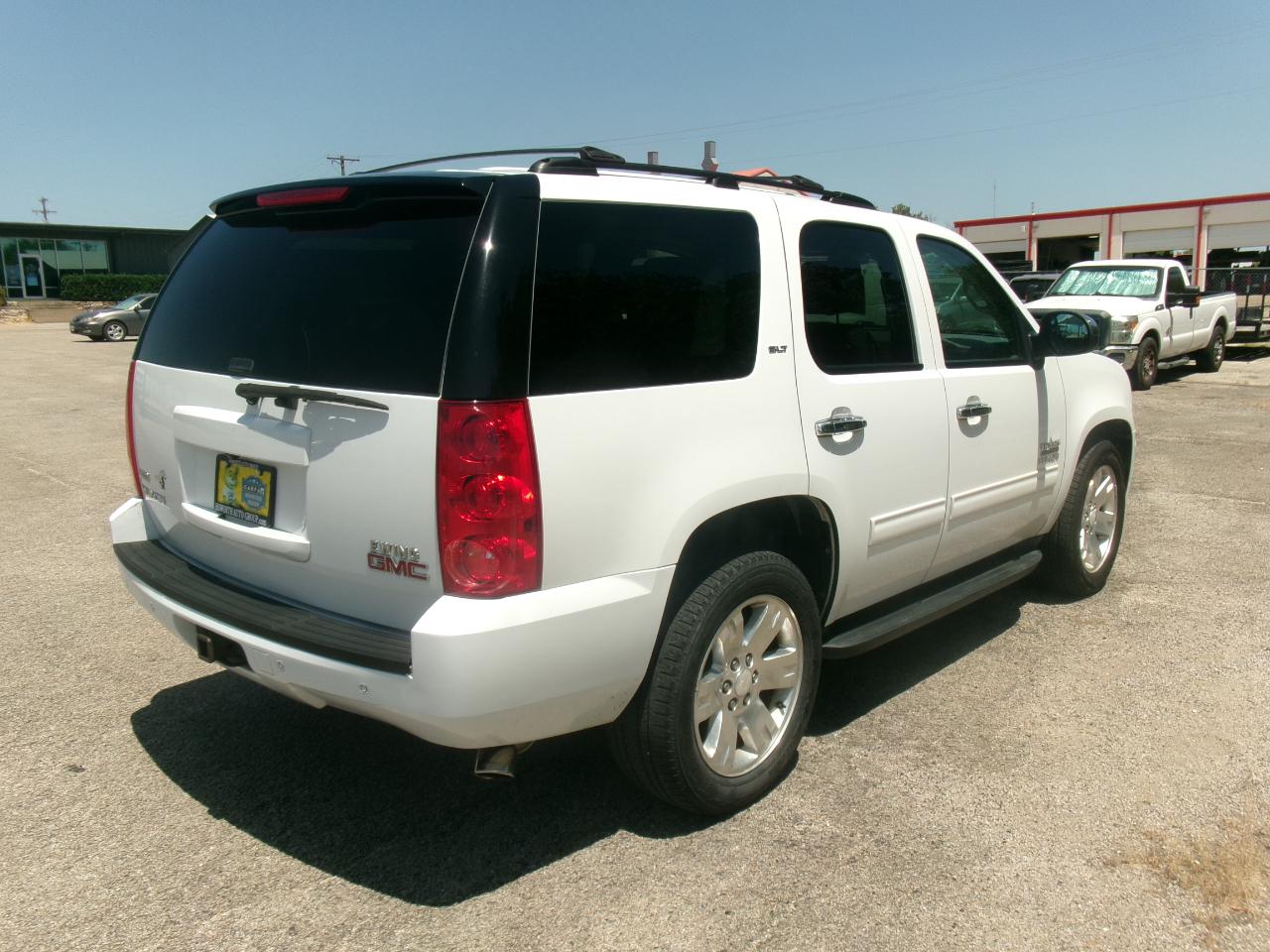 GMC Yukon SLT1 2WD 2011