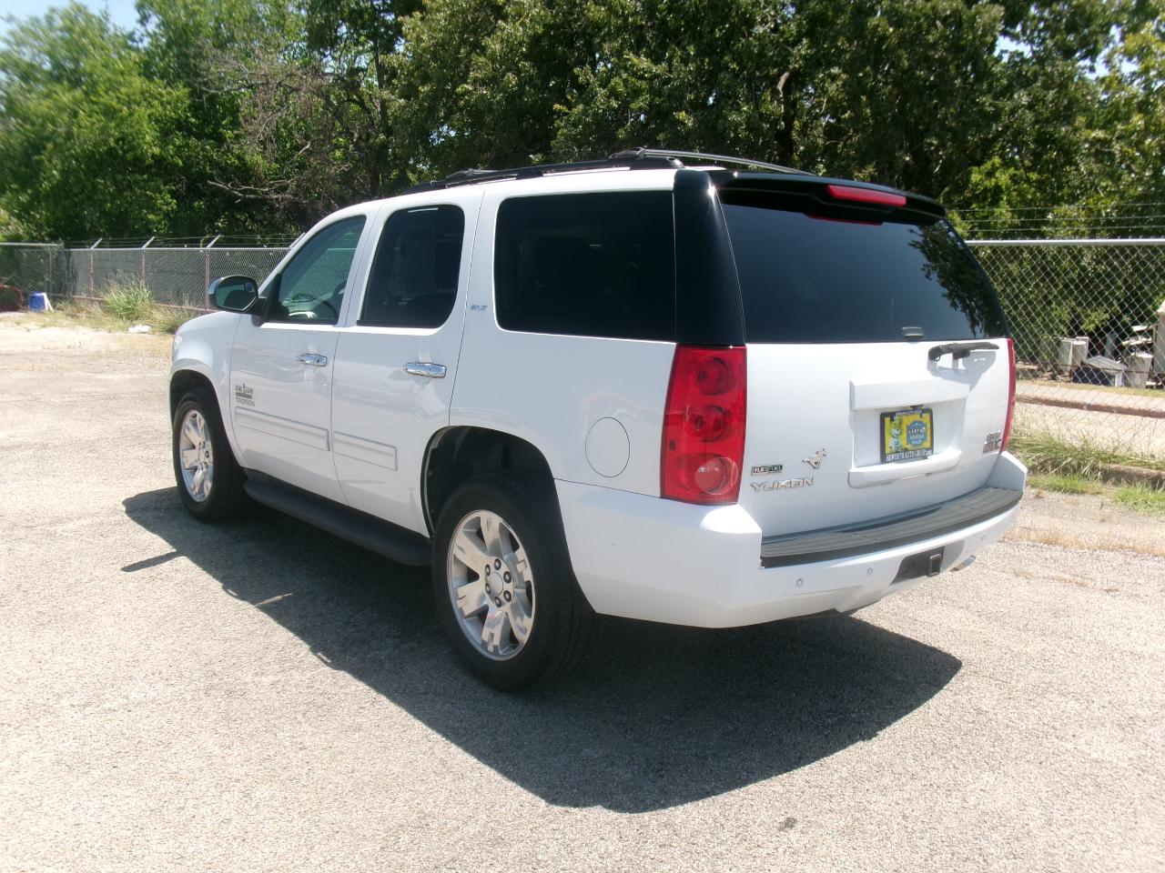 GMC Yukon SLT1 2WD 2011