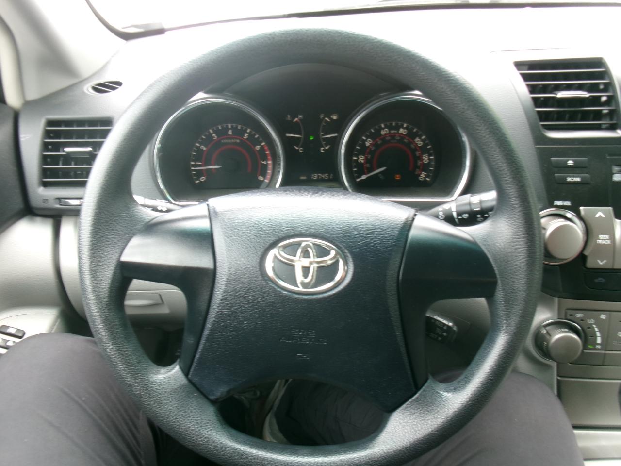 Toyota Highlander 2WD 2010