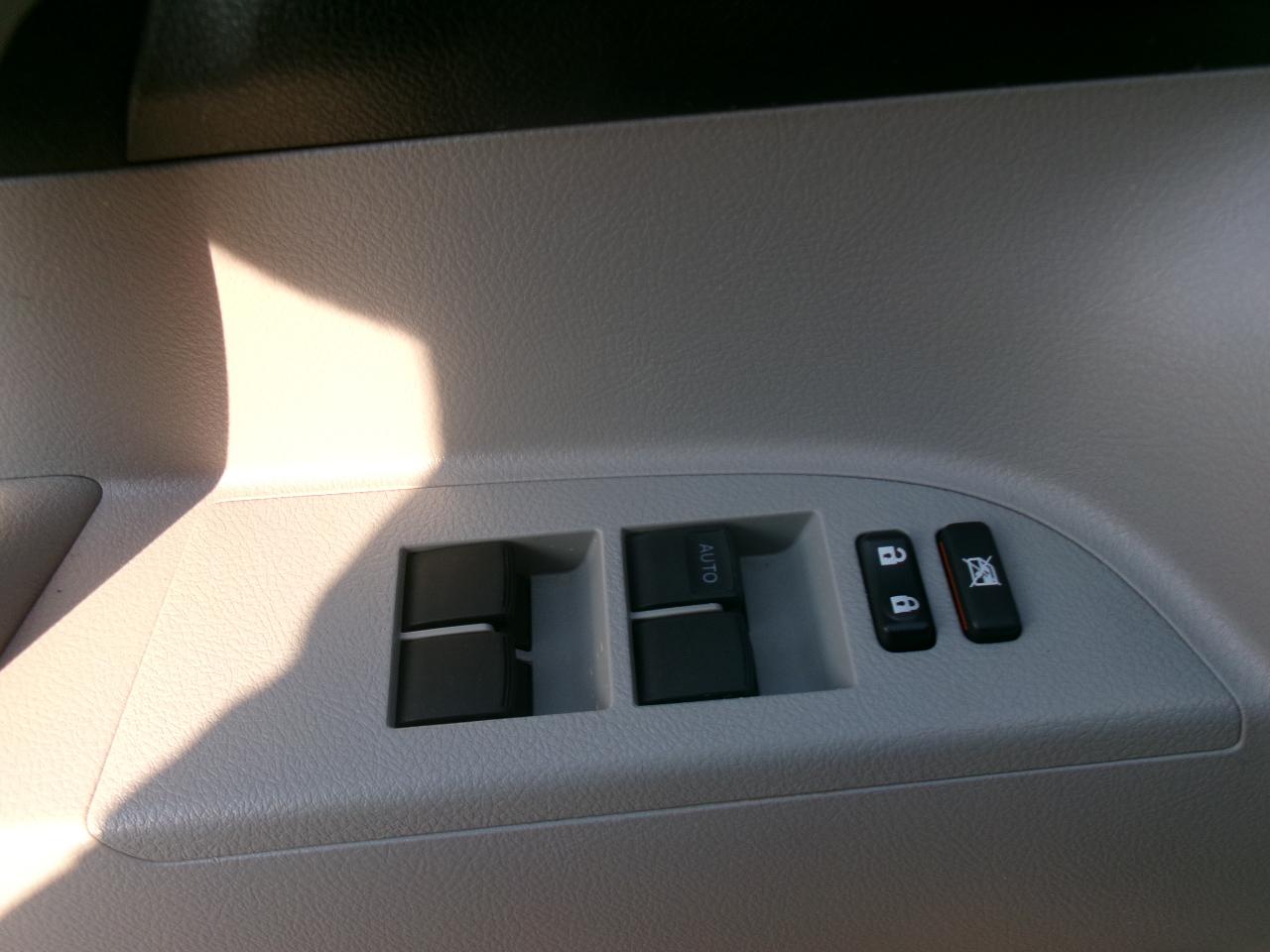 Toyota Highlander 2WD 2010