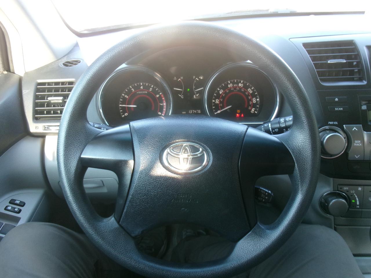 Toyota Highlander 2WD 2010