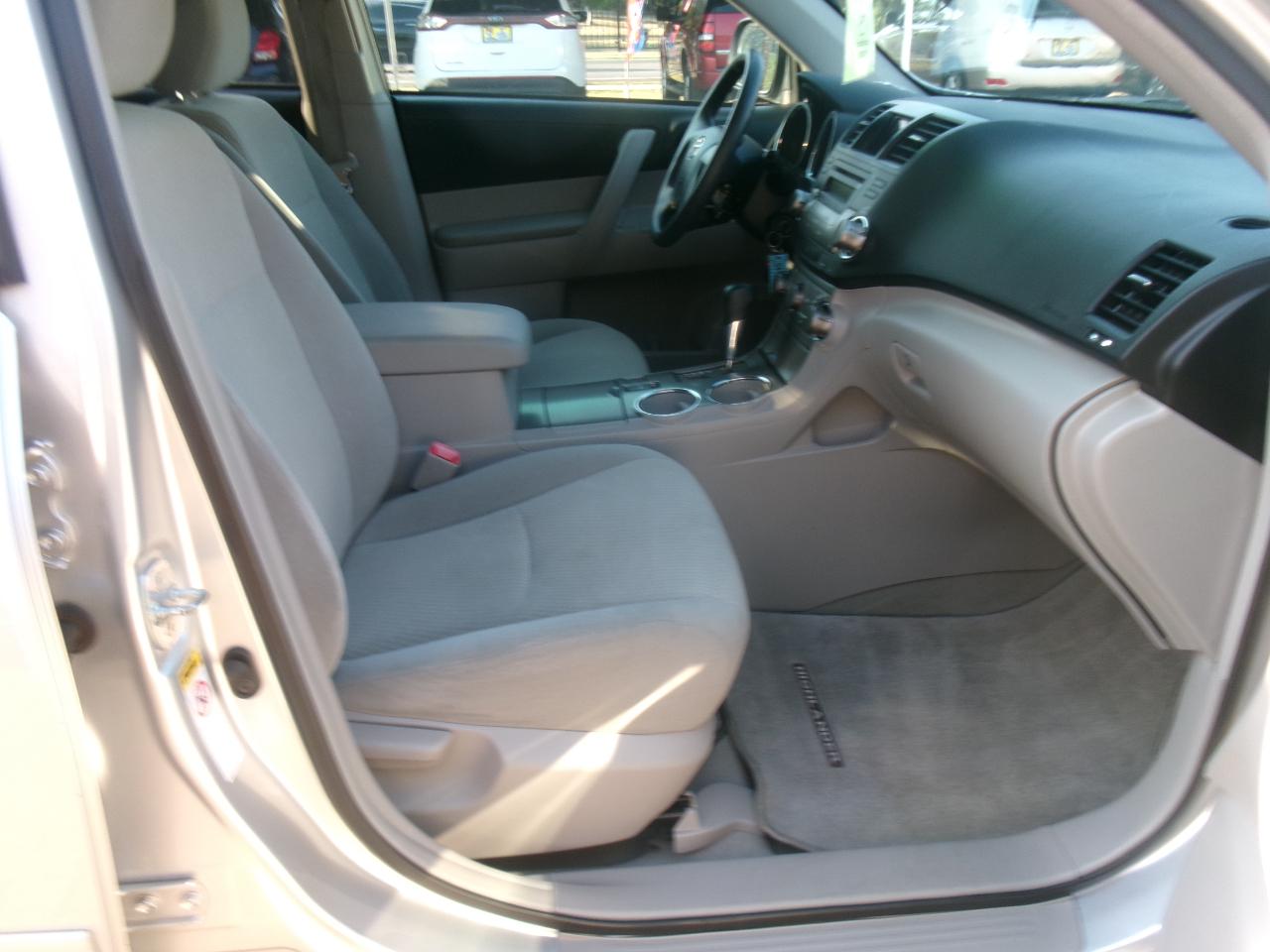 Toyota Highlander 2WD 2010