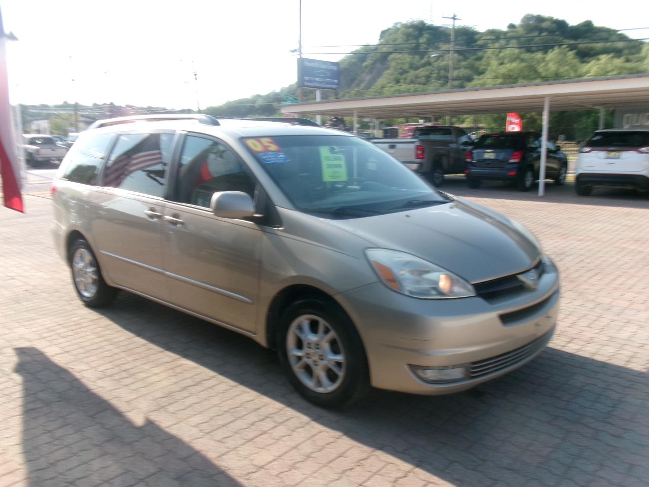 Toyota Sienna XLE 2005