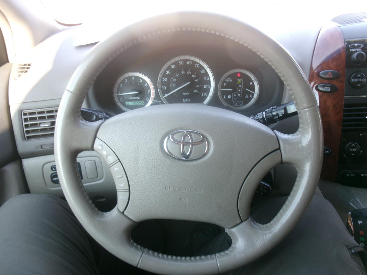 Toyota Sienna XLE 2005