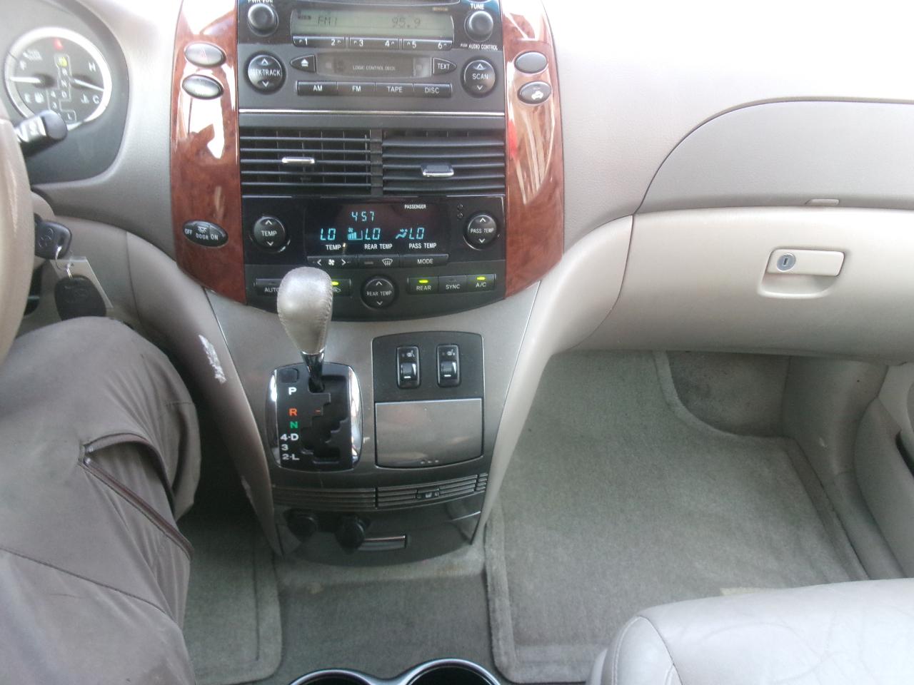 Toyota Sienna XLE 2005