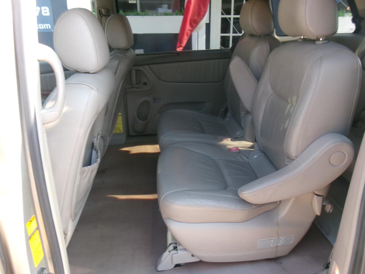 Toyota Sienna XLE 2005