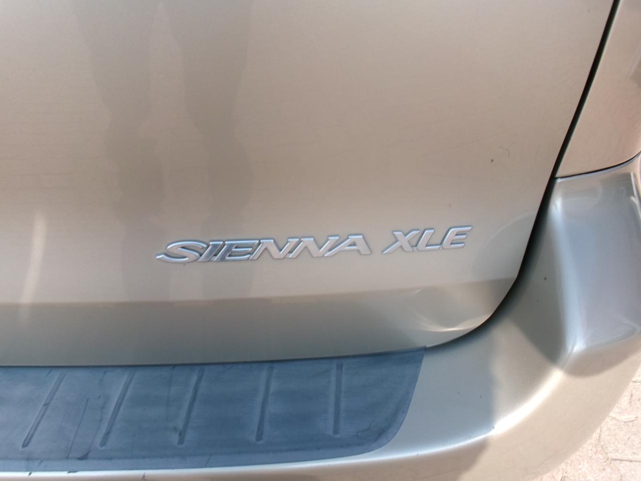 Toyota Sienna XLE 2005