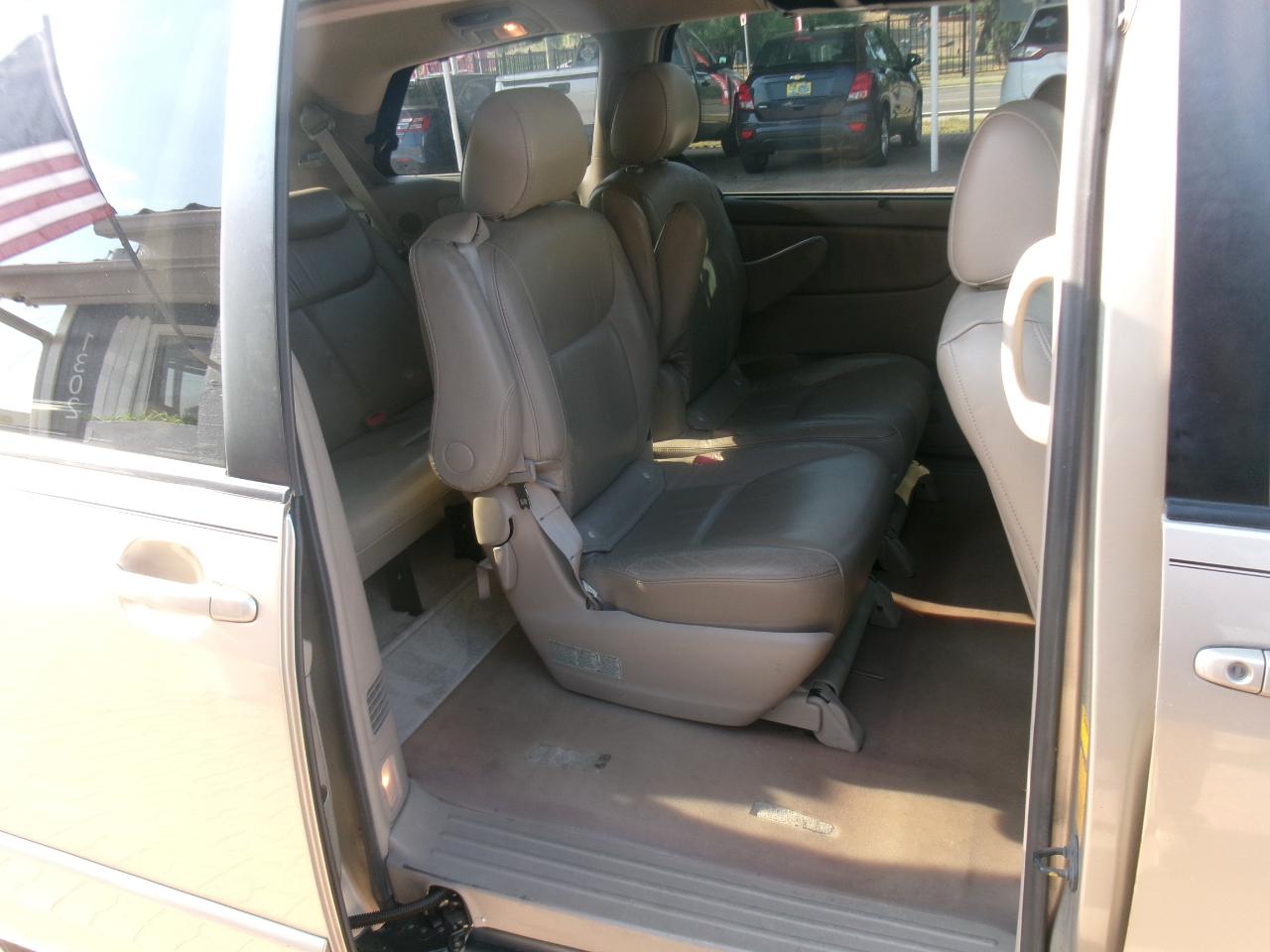 Toyota Sienna XLE 2005