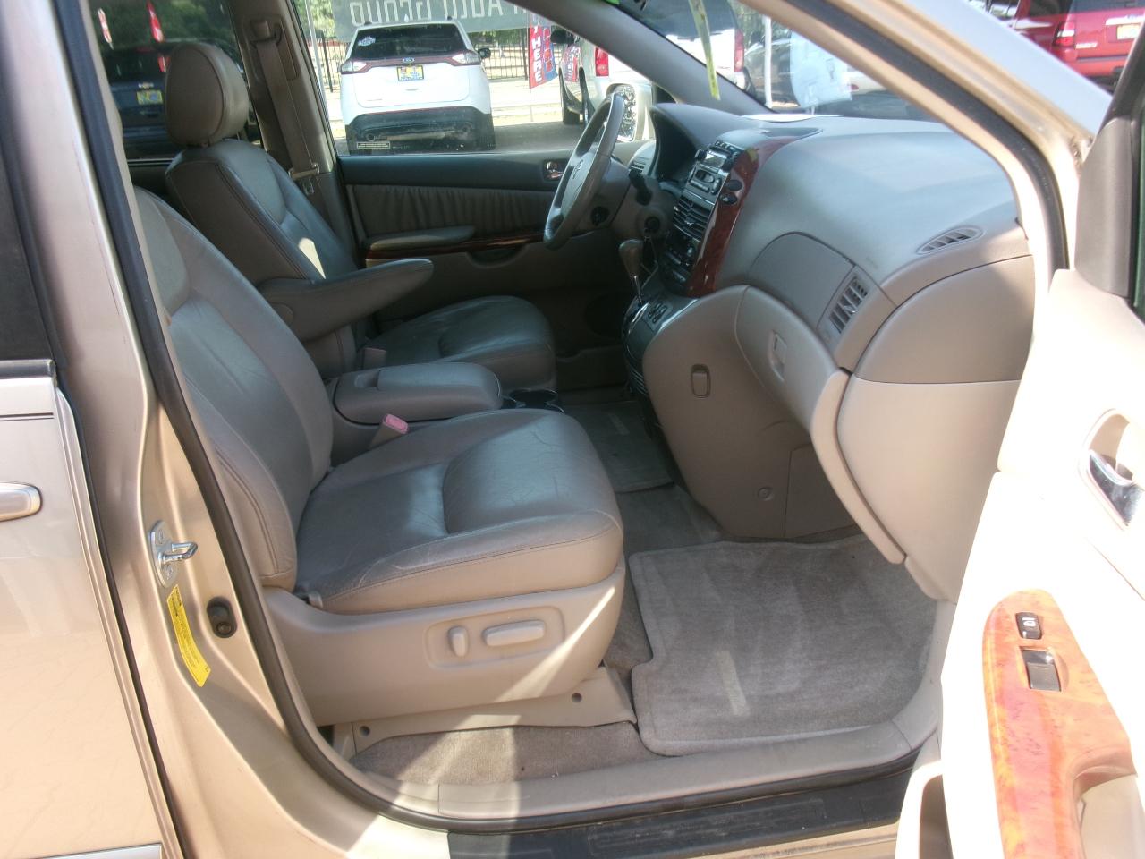 Toyota Sienna XLE 2005
