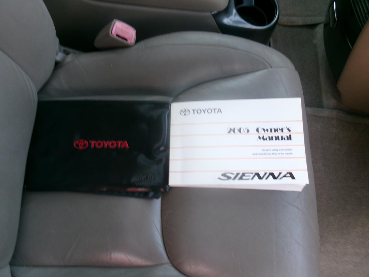 Toyota Sienna XLE 2005