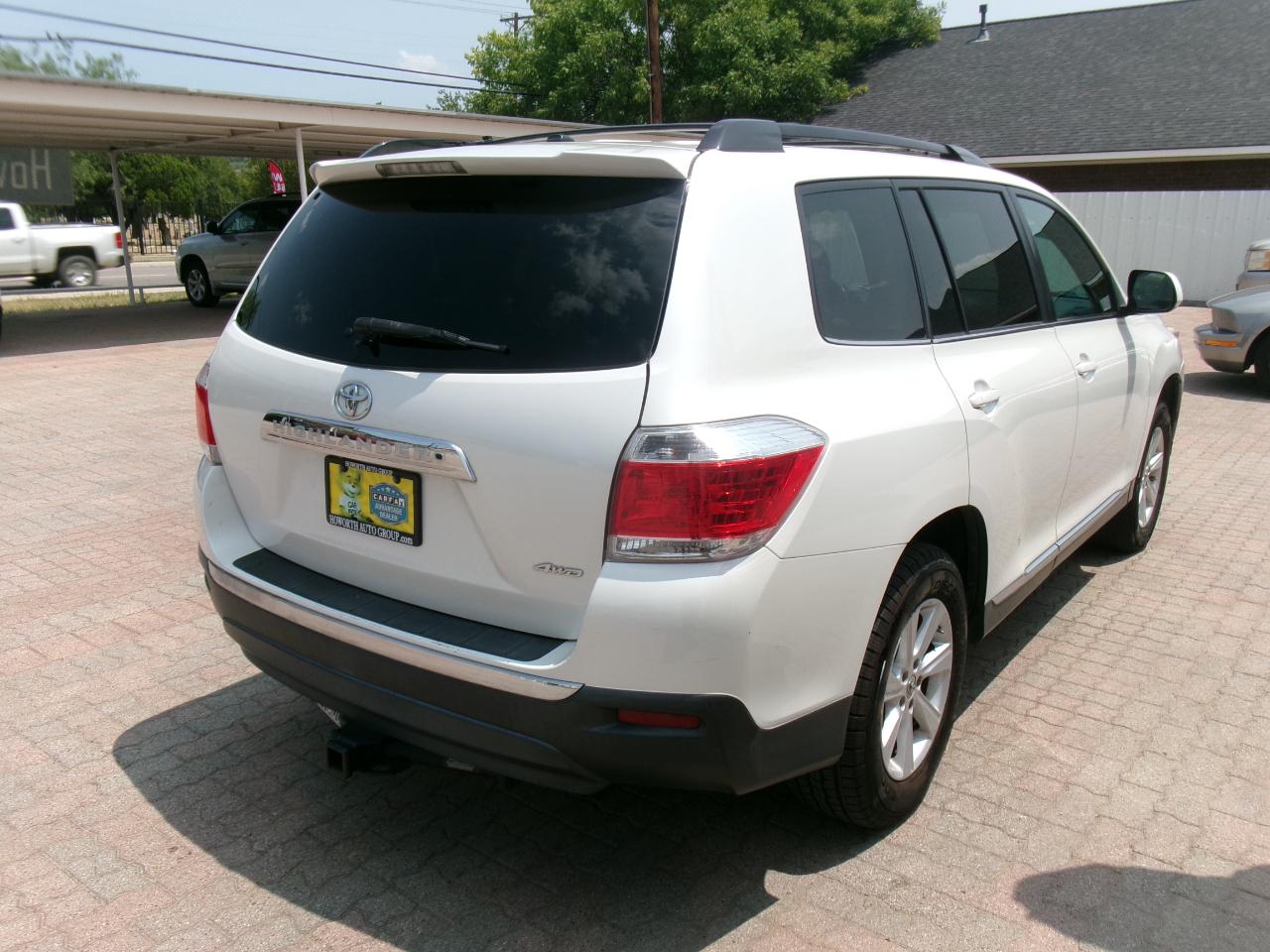 Toyota Highlander Base 4WD 2011