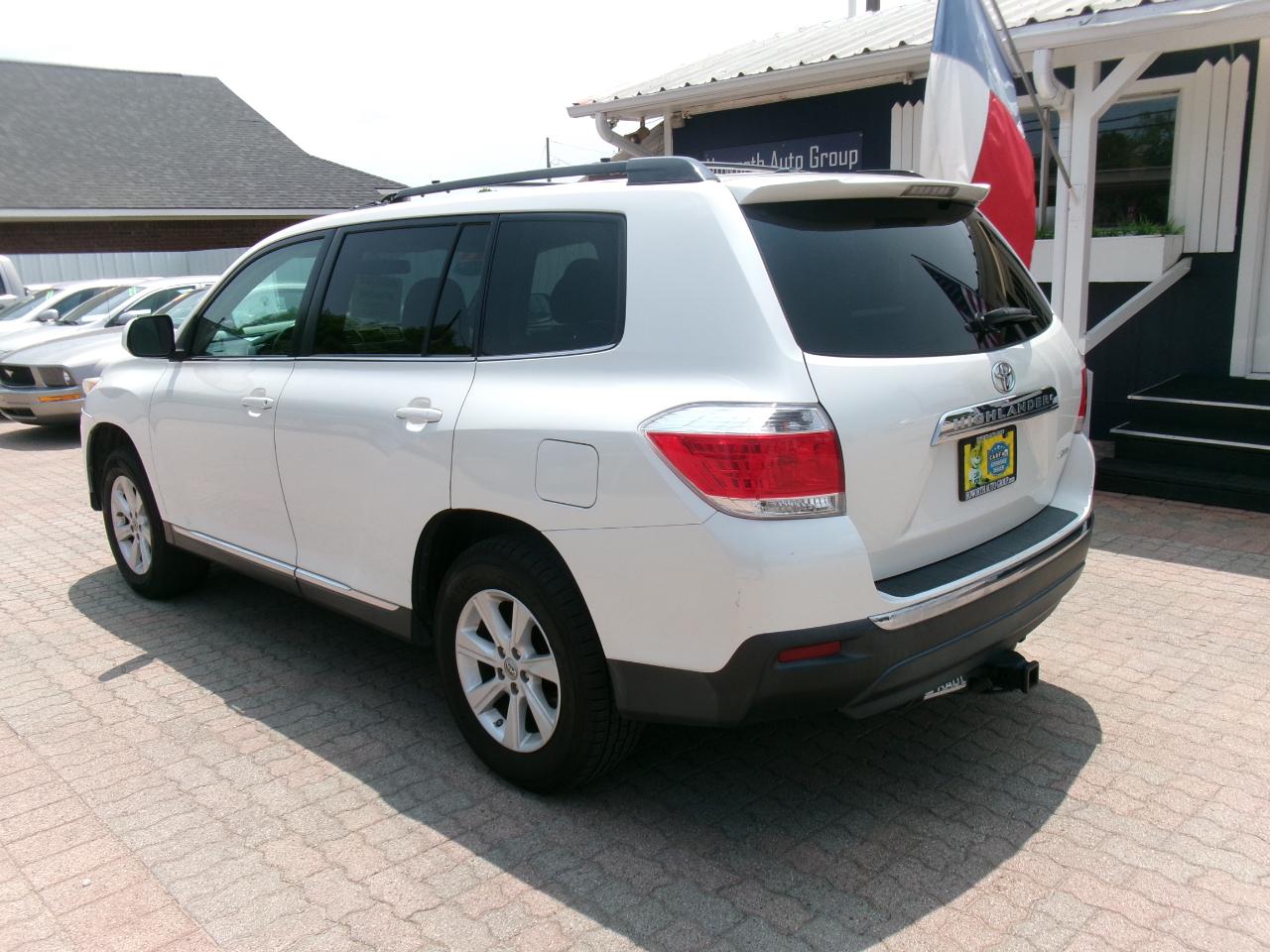 Toyota Highlander Base 4WD 2011