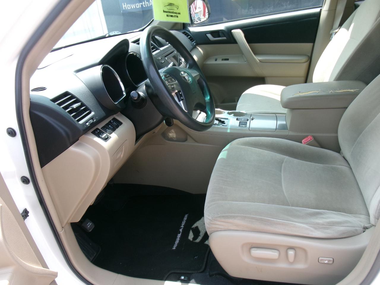 Toyota Highlander Base 4WD 2011