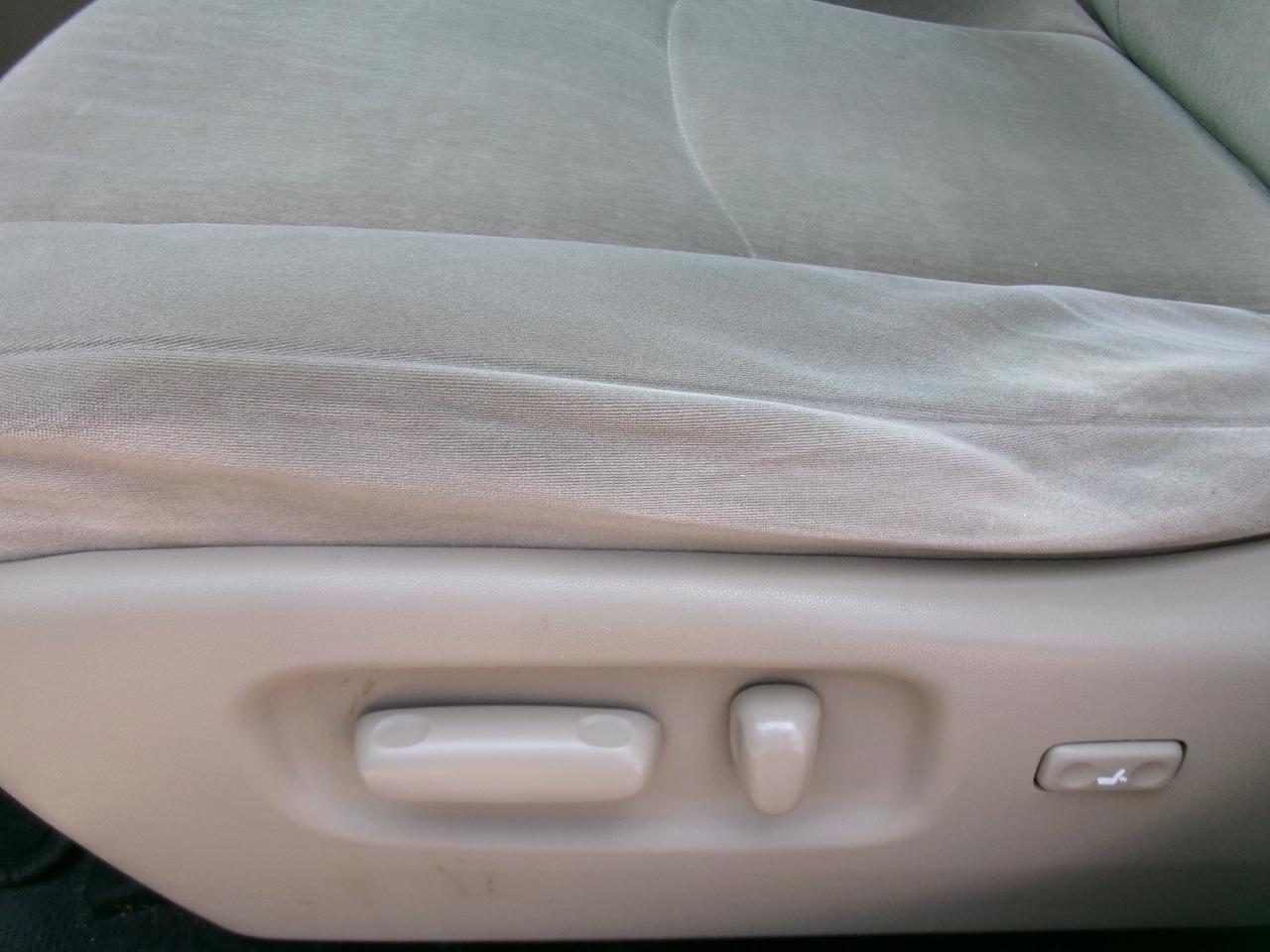 Toyota Highlander Base 4WD 2011