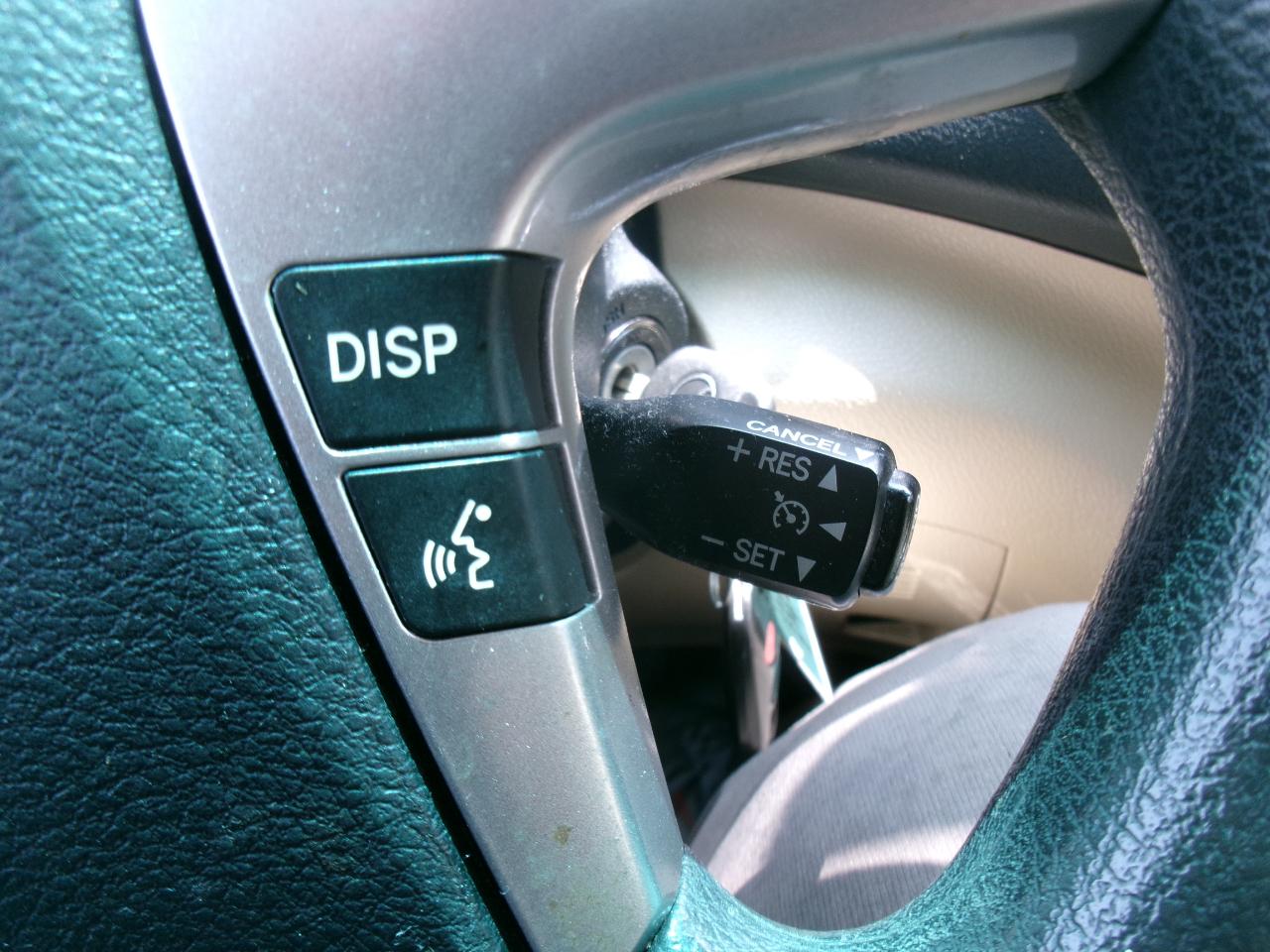 Toyota Highlander Base 4WD 2011