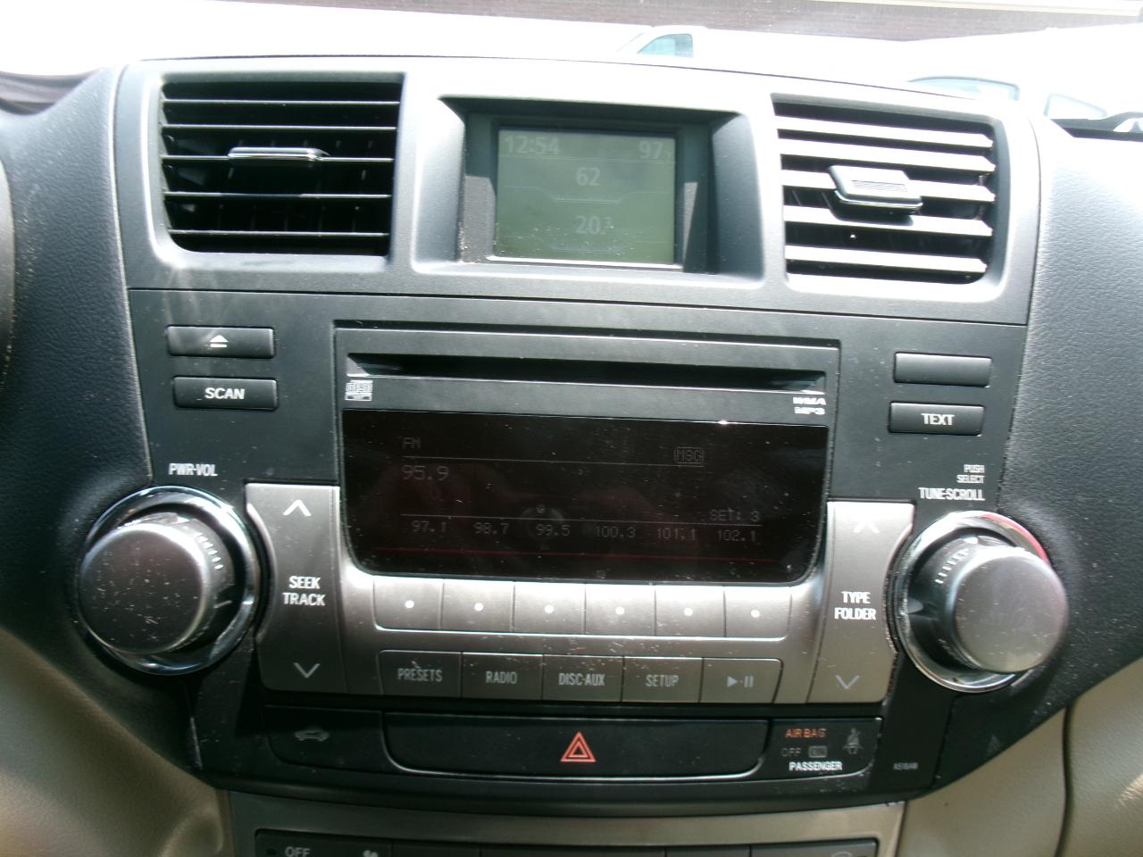 Toyota Highlander Base 4WD 2011