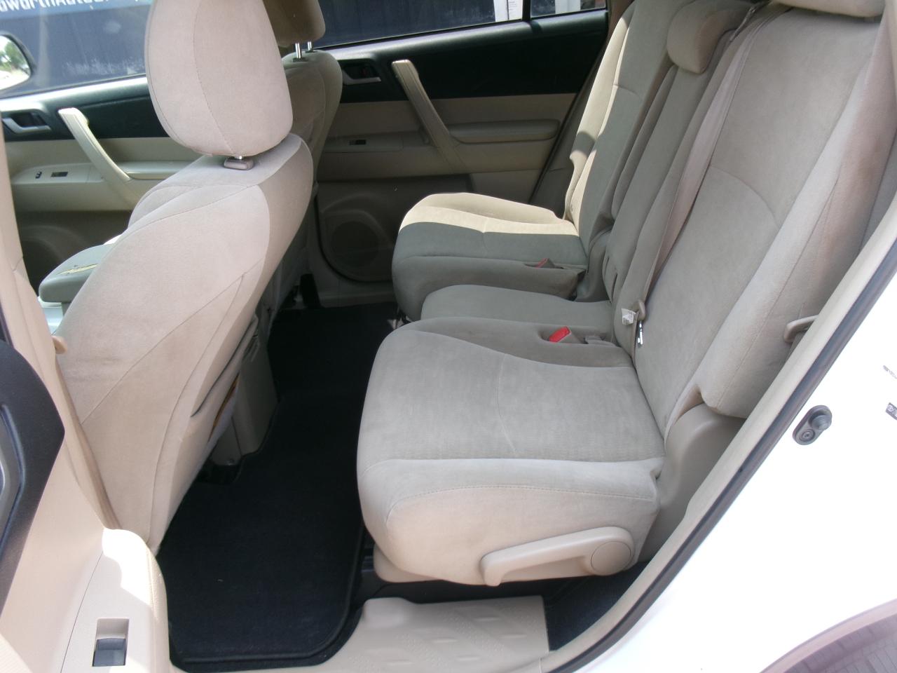 Toyota Highlander Base 4WD 2011