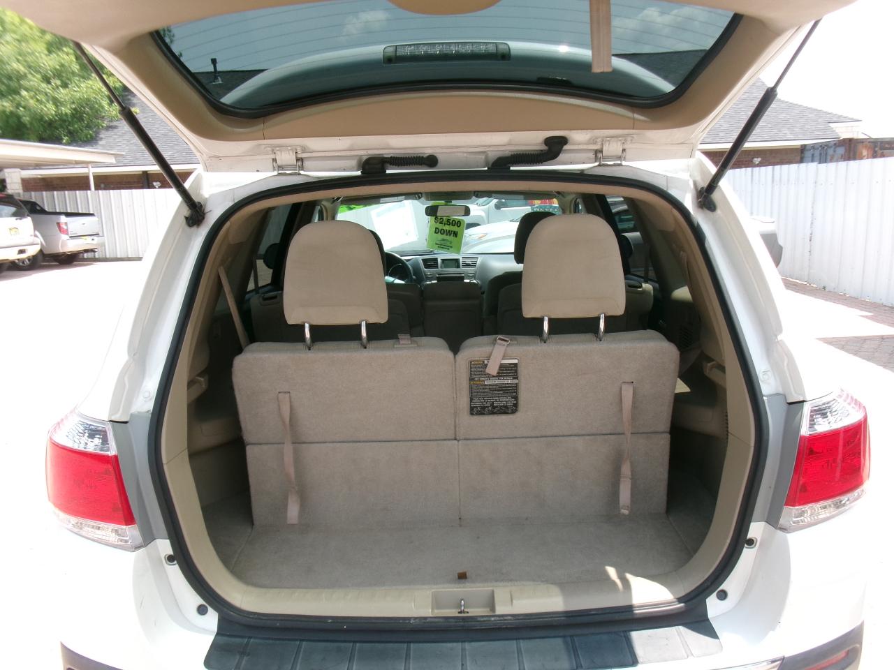 Toyota Highlander Base 4WD 2011