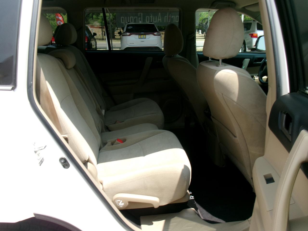 Toyota Highlander Base 4WD 2011
