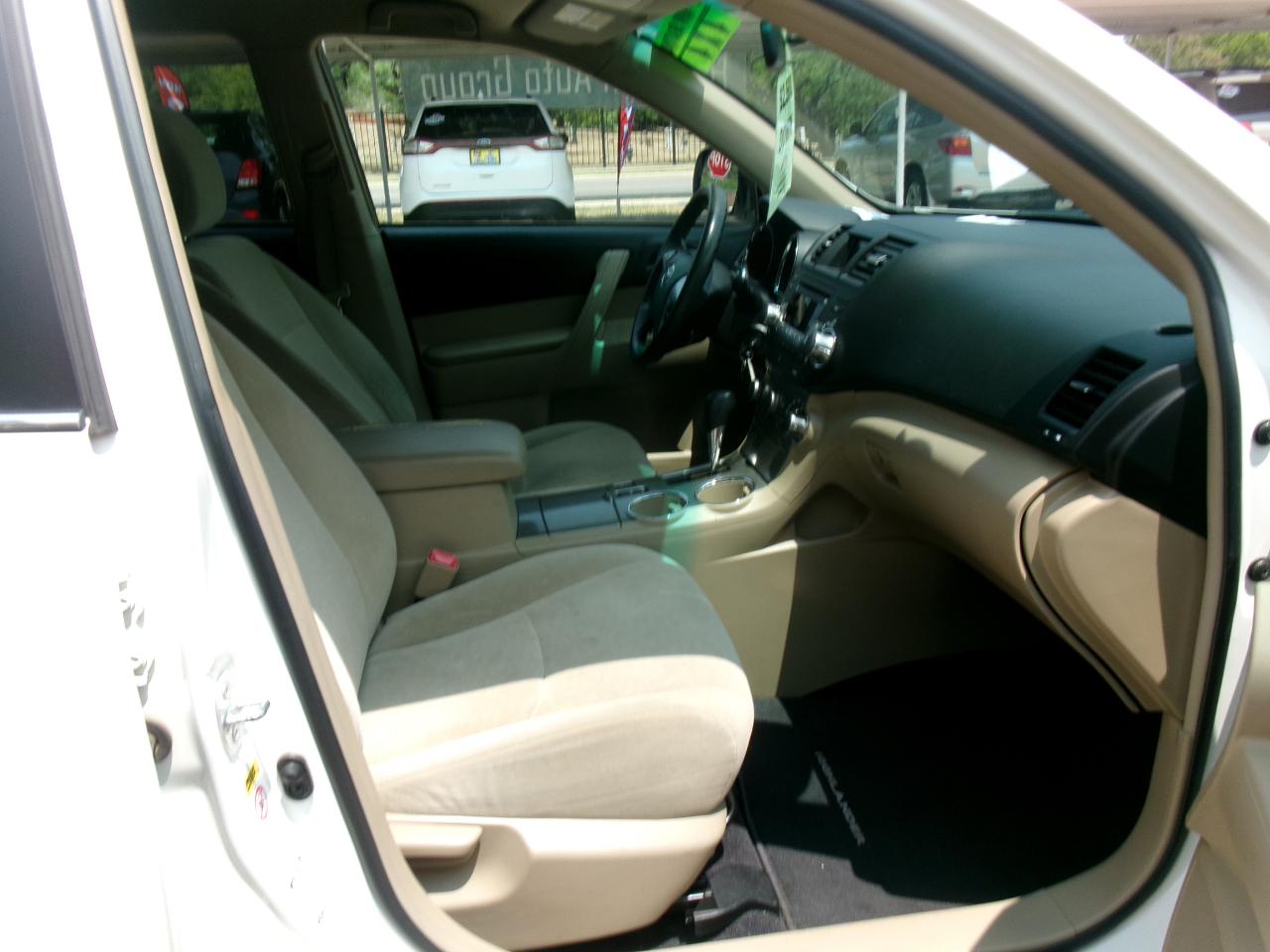 Toyota Highlander Base 4WD 2011