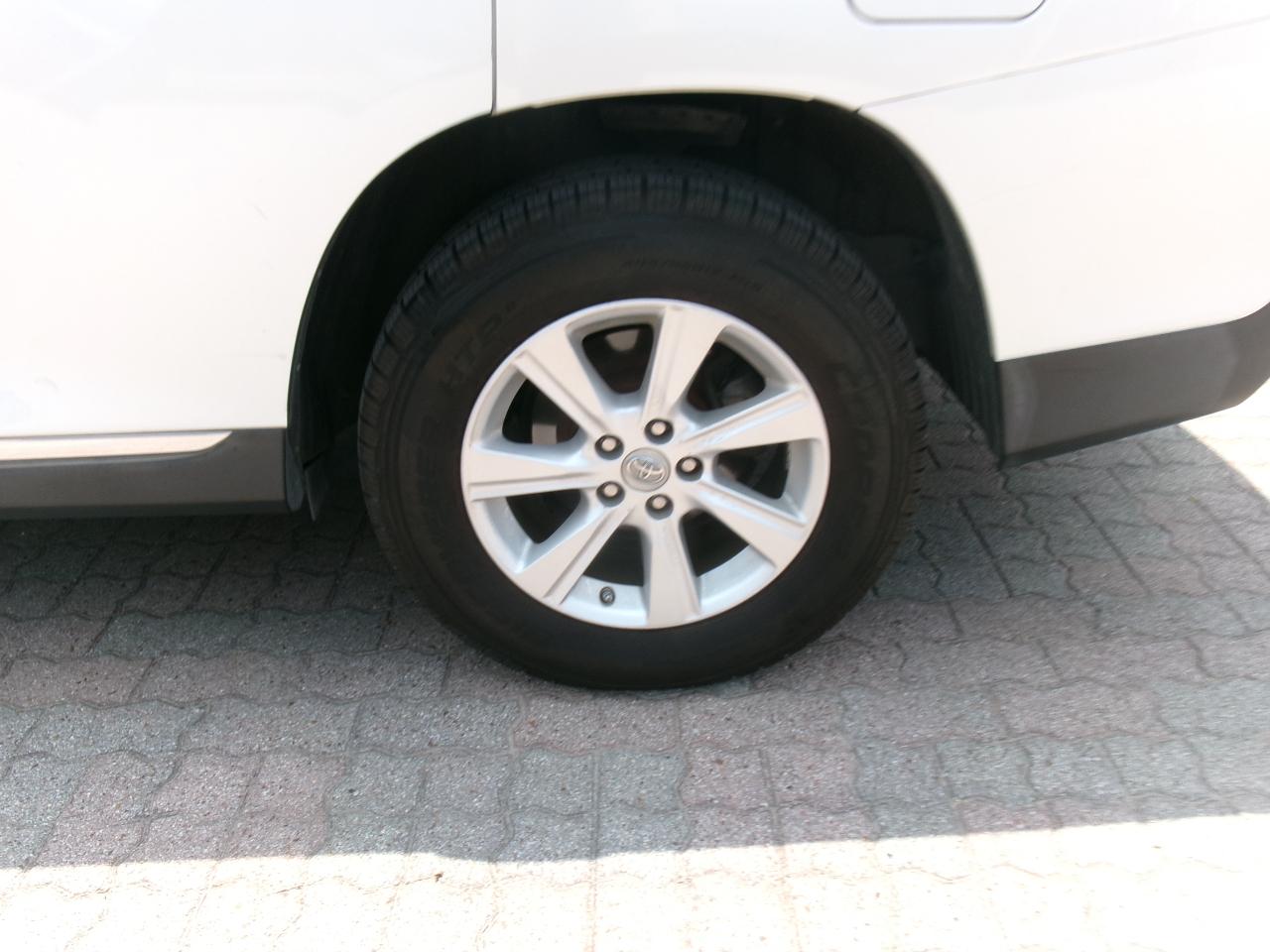 Toyota Highlander Base 4WD 2011